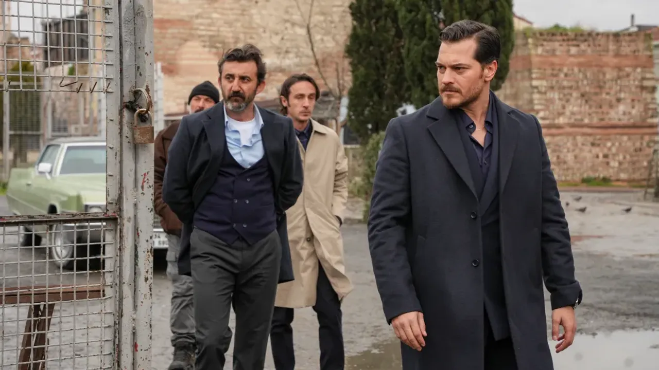 Necip Memili ve Çağatay Ulusoy Eşref Rüya dizisi karşılıklı yüzleşme sahnesi, Gürdal Bozok ve Eşref karakterleri gerilim anı.