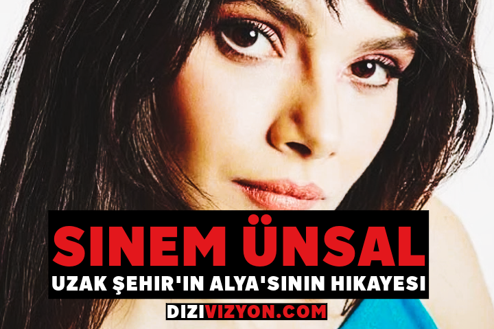 Koyu renk saçları ve etkileyici bakışlarıyla Sinem Ünsal'ın yakın plan portresi. Dramatik aydınlatma, yüz hatlarını vurguluyor. Altta kırmızı kalın yazıyla "SINEM ÜNSAL" ve beyaz alt yazıyla "UZAK ŞEHİR'İN ALYA'SININ HİKAYESİ" ifadesi yer alıyor. Görüntünün alt kısmında DIZIVIZYON.COM web sitesi adresi bulunuyor. Görsel, popüler Türk dizisi Uzak Şehir'in başrol oyuncusunu tanıtan promosyon içeriği olarak tasarlanmış.